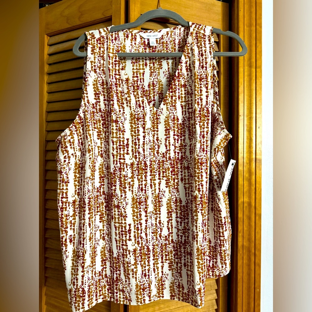 Women’s shirt new with tags